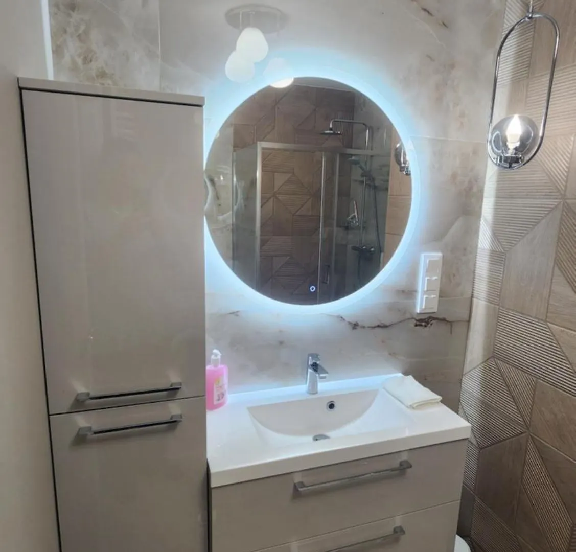 New 1-Bdrm Apt In Beautiful Cracovia