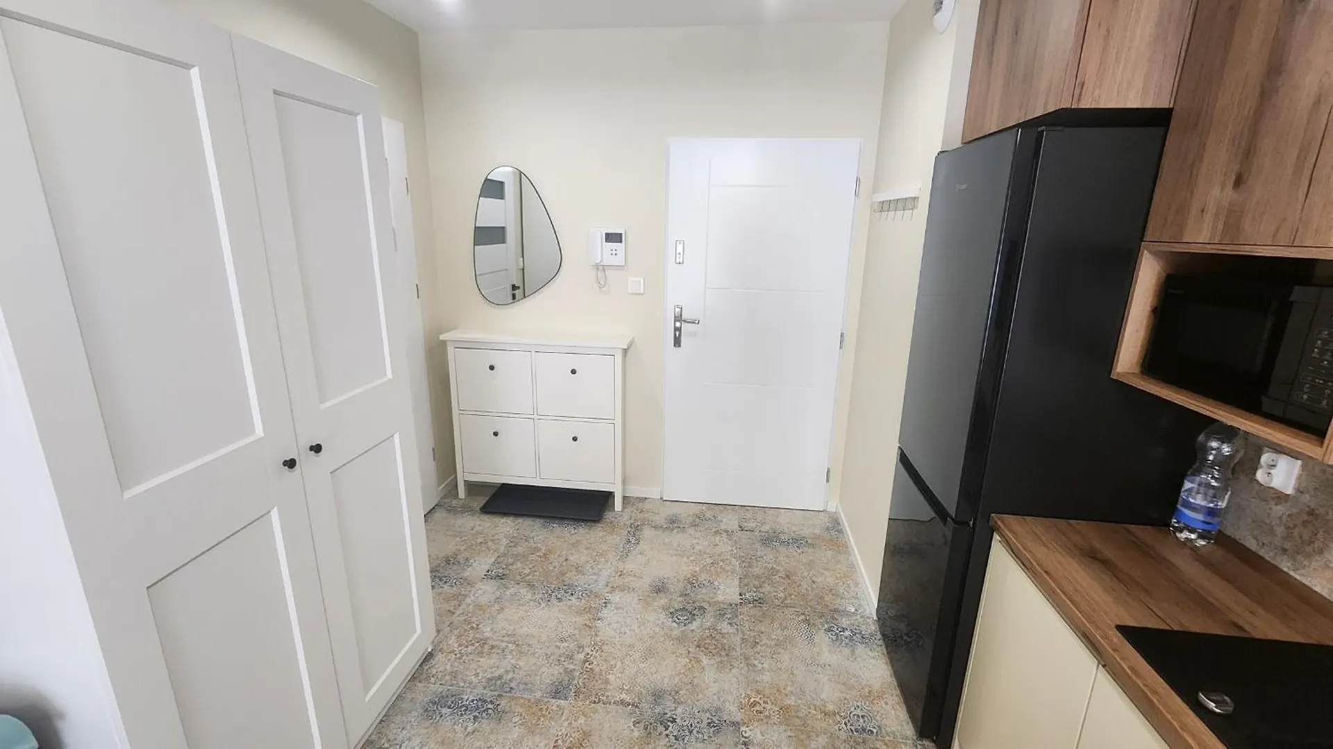 New 1-Bdrm Apt In Beautiful Krakow